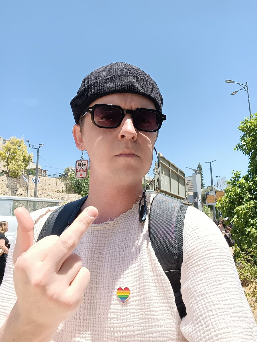 halavydvash's tweet photo. Знаете как отметить месяц гордости? Получить гомофобский отказ в аренде квартиры. Подробностей не будет, отказали нам хитро.

Это я к тому, что гомофобам не важно ничего кроме ориентации, будь ты хоть праведником. 
Если пидор - квартиру мы тебе не сдадим.

С праздником, друзья! https://t.co/3ltdEQbYYP