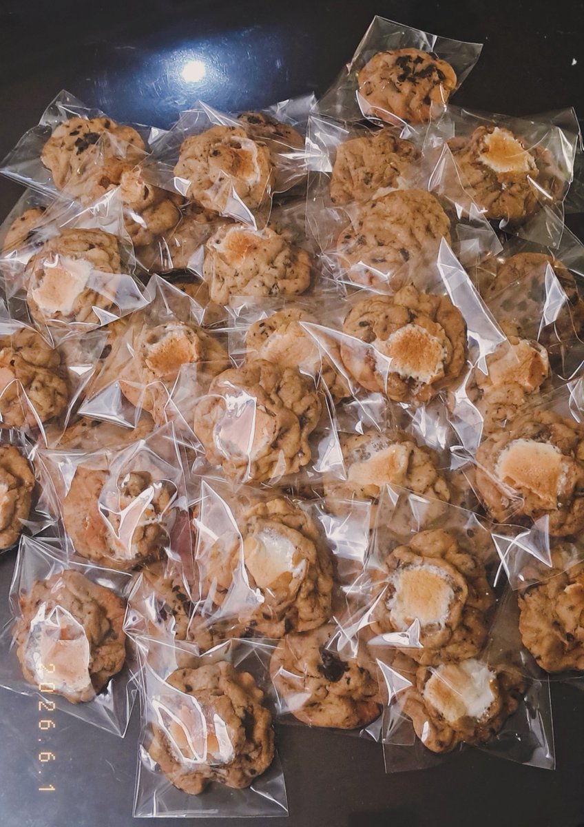 angeeelyyyyy's tweet photo. @Doughly Danusa Order's | 50 pcs of Soft Cookies | Orderan Danusan Universitas Gunadarma👀🍪

#zonauang  #danusan #reseller https://t.co/ihlKz6CWQK