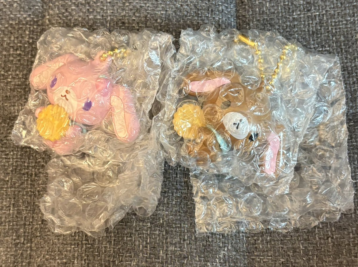 ___cmcn's tweet photo. シュガーバニーズ  シークレット マスコットチャーム シュガバニ　ビスケット

譲⌇くろうさ ＆ ストロベリーうさ

求⌇ブルーベリーうさ ＆ しろうさorはなうさ

2:2の交換でお願いします🙇‍♀️
郵送でのお取引となります。 https://t.co/m49wWeyO9z