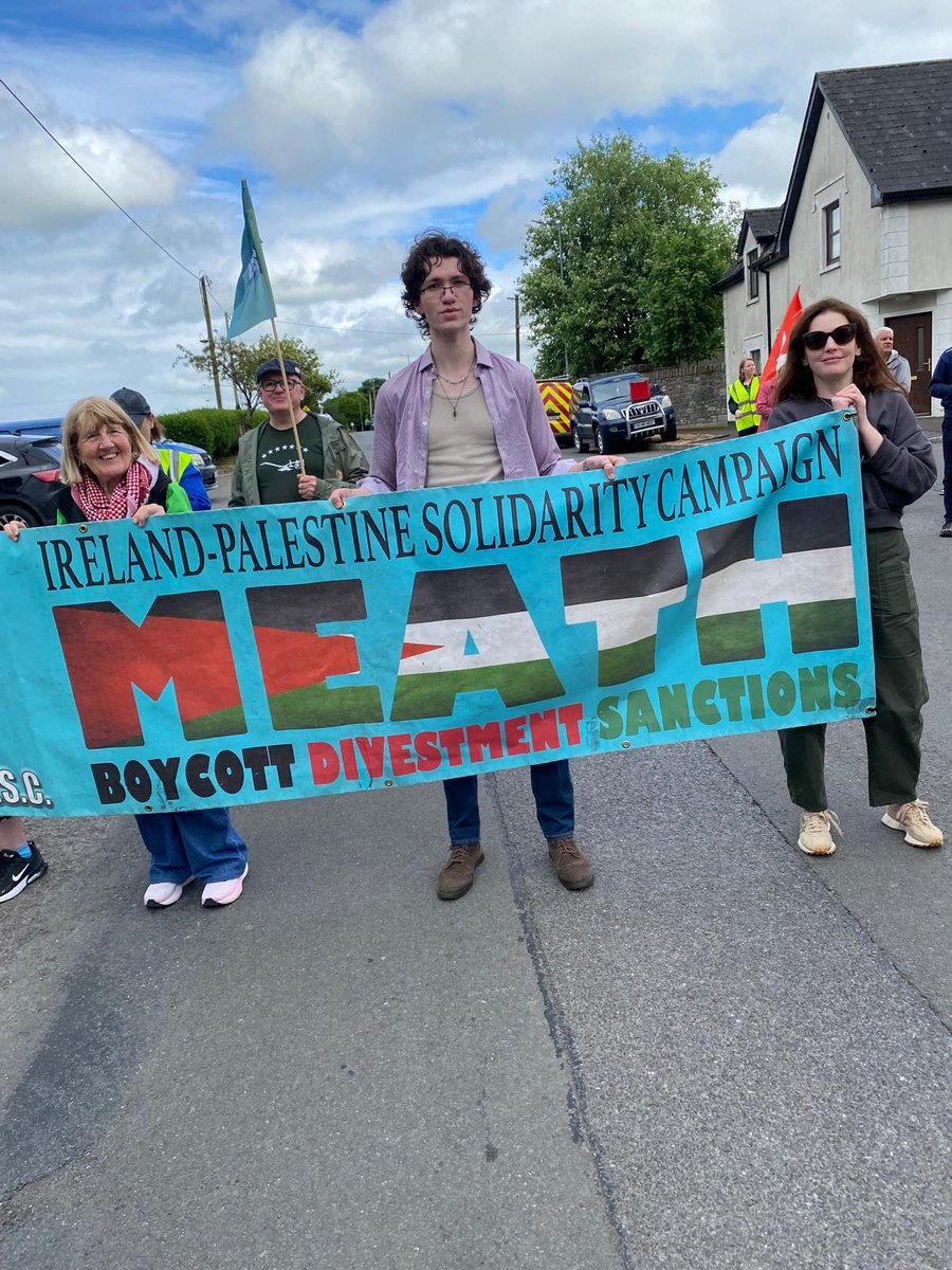 MeathIPSC's tweet photo. Great day yesterday as we joined our comrades in a march around Crossakiel for the Red Flag Festival 
Our member Jim O'Brien gave a beautiful speech about Tommy Grimes ✊️

#SolidarityIsAVerb #FreePalestine 

@ipsc48 https://t.co/dlYPVyBKJZ