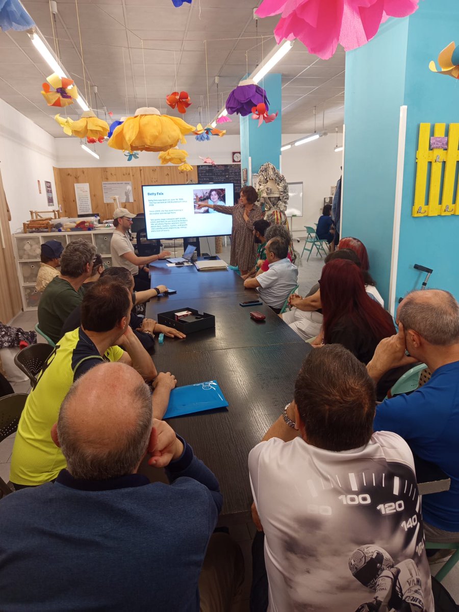fintras's tweet photo. 🎨🖼️🧑‍🎨De la mano del proyecto europeo Art Out, hemos recibido la visita de Matthias Hofmann, de la galería Art Cru de #Berlín, un espacio de referencia comprometido con la promoción del arte ‘outsider’ y el impulso de procesos creativos inclusivos.

Durante su estancia, compartió una interesantísima experiencia con nuestro equipo y con los usuarios participantes a través de #talleres de creación de #ArteOutsider, que ponen el foco en la #creatividad, la #expresión y las miradas diversas.

Estos encuentros han sido una oportunidad para explorar nuevas formas de creación artística, fomentar la #participación y generar espacios donde el arte actúa como herramienta de expresión, conexión y #transformación social.

Con Art Out, financiado por el programa @EUErasmusPlus de la UE, reivindicamos el valor del #arte como lenguaje universal que amplía oportunidades y da voz a perspectivas únicas que enriquecen nuestra visión del mundo.