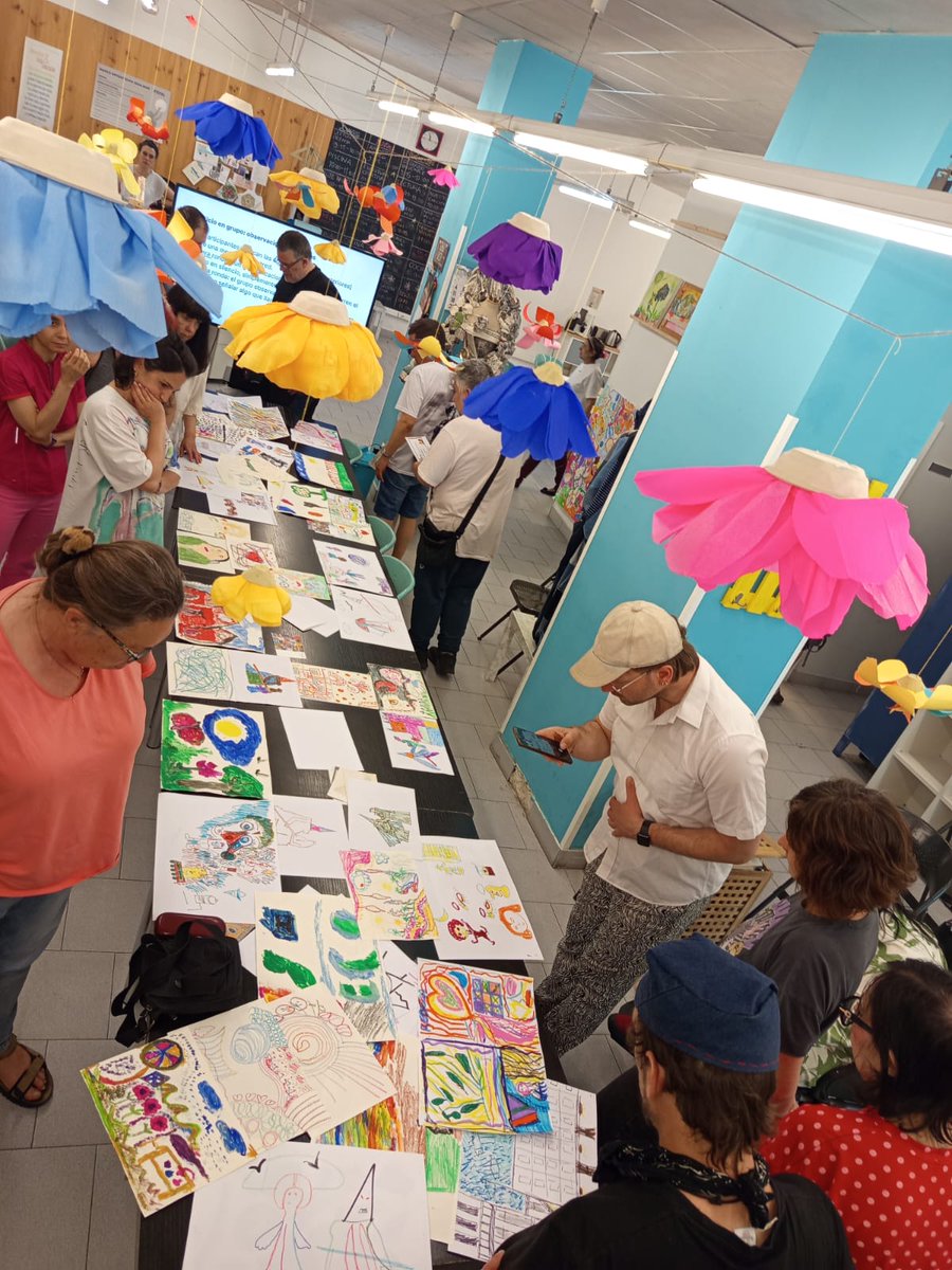 fintras's tweet photo. 🎨🖼️🧑‍🎨De la mano del proyecto europeo Art Out, hemos recibido la visita de Matthias Hofmann, de la galería Art Cru de #Berlín, un espacio de referencia comprometido con la promoción del arte ‘outsider’ y el impulso de procesos creativos inclusivos.

Durante su estancia, compartió una interesantísima experiencia con nuestro equipo y con los usuarios participantes a través de #talleres de creación de #ArteOutsider, que ponen el foco en la #creatividad, la #expresión y las miradas diversas.

Estos encuentros han sido una oportunidad para explorar nuevas formas de creación artística, fomentar la #participación y generar espacios donde el arte actúa como herramienta de expresión, conexión y #transformación social.

Con Art Out, financiado por el programa @EUErasmusPlus de la UE, reivindicamos el valor del #arte como lenguaje universal que amplía oportunidades y da voz a perspectivas únicas que enriquecen nuestra visión del mundo.