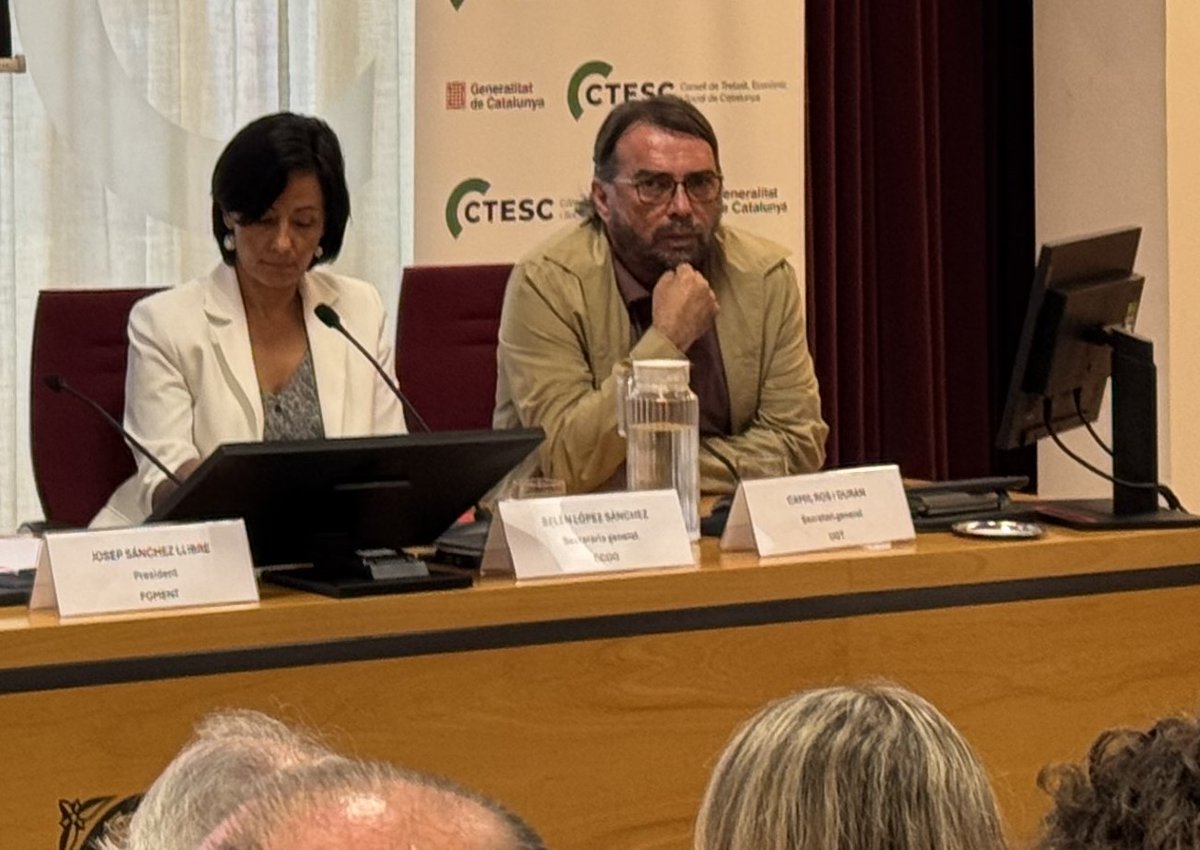 CTESC's tweet photo. 🗣️ Per Camil Ros, secretari general de la UGT de Catalunya, "la situació es pot resumir en: si hi ha treball hi ha d'haver papers. Si no estem avalant l'economia submergida".

👥 Pel que fa a la contractació en origen, en aquest aspecte coincideix amb el que ha esmentat Belén López, secretària general de CCOO de Catalunya, que "la contractació en origen ha de ser una excepció".