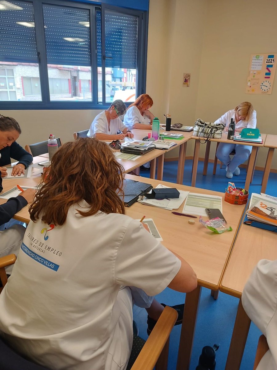 AFESA_ASTURIAS's tweet photo. 👩‍🏫Durante estos día, desde AFESA Salud Mental Asturias estamos impartiendo una acción formativa sobre la atención sociosanitaria a personas dependientes con discapacidad psicosocial o problemas de salud mental. https://t.co/Ap9ffpWELp