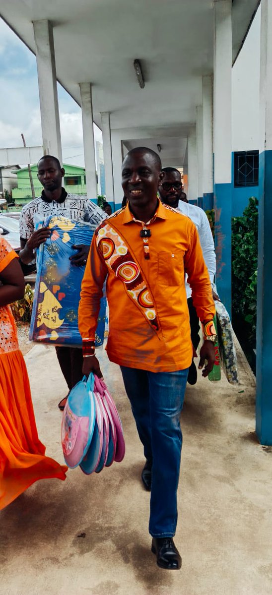 IsmaelTehe's tweet photo. GPS : COORDINATION RÉGIONALE DE YOPOUGON 2

Le dimanche 31 mai 2026, dans le cadre de la célébration de la fête des Mères, M. Yéo Mitantèh Baba, alias BYM, à la tête d’une délégation de la Coordination régionale de Yopougon 2, a effectué une visite dans un centre hospitalier de Yopougon.

Au nom du président de GPS, SEM Guillaume Soro, la délégation a offert des kits de maternité aux mamans ayant récemment donné naissance, ainsi que des complets de pagne aux sages-femmes de l’établissement.

Très touchées par ce geste de solidarité, les bénéficiaires ont exprimé leur reconnaissance et élevé des prières pour le bienfaiteur, saluant son engagement constant en faveur du bien-être des femmes et des couches les plus vulnérables.

👉🏽 https://t.co/oKpsJjZ26r 👉🏿https://t.co/1aB34oVHux #SoroDoitRentrer🇨🇮#TropCestTrop✊🏾

@NathDasilva2 @BalmePatricia @YEOBABA7 @MalletJeanette @ONG_la_VIE @AffoussyBL @SC_GKS #civ #ci225 #GKSTeam