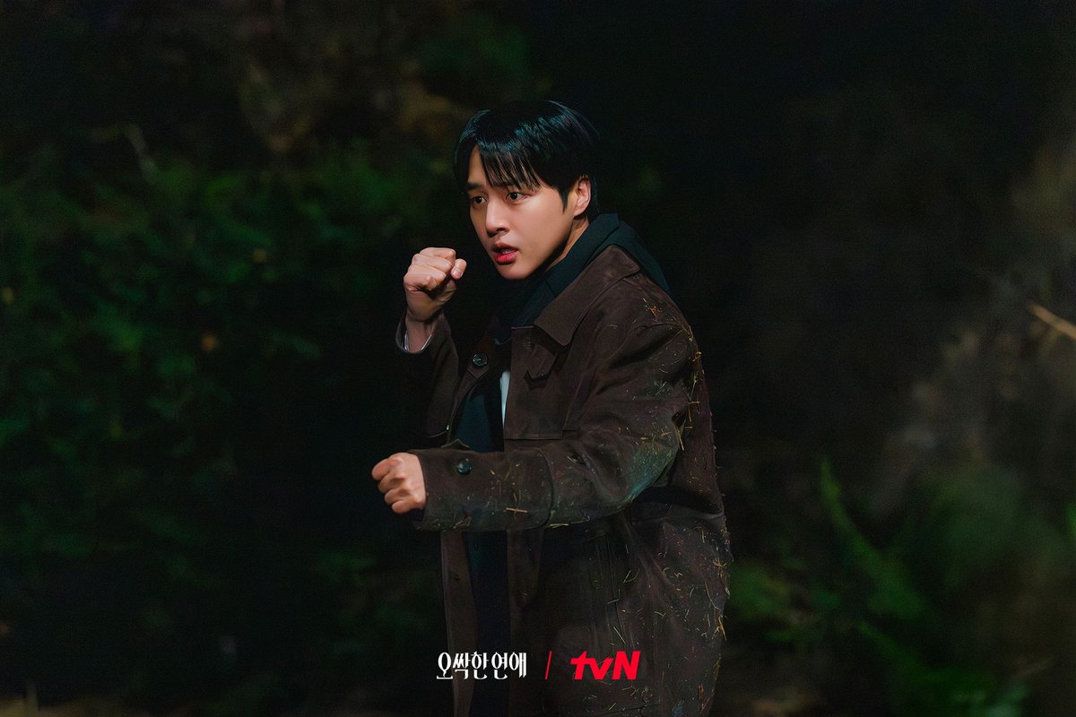 CJnDrama's tweet photo. 범인은 안 무서워도 귀신은 무섭다...!😱
정의감 MAX 서울지검 에이스 검사 마강욱 등장🔥
귀신 보는 그녀와의 운명적 만남, 이 오싹한 로맨스의 끝은?👻💗

좌충우돌 오컬트 로맨스 <오싹한 연애>
7/18 [토] 밤 9:10 첫 방송ㅣtvN

#tvN #오싹한연애 #SpookyinLove
#박은빈 #양세종 #옹성우
#즐거움엔20tvN #스트리밍은TVING