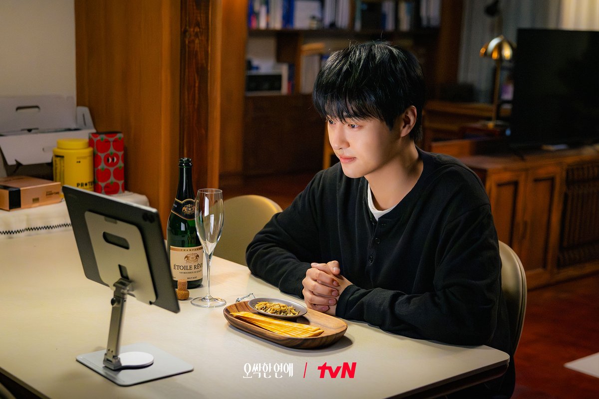 CJnDrama's tweet photo. 범인은 안 무서워도 귀신은 무섭다...!😱
정의감 MAX 서울지검 에이스 검사 마강욱 등장🔥
귀신 보는 그녀와의 운명적 만남, 이 오싹한 로맨스의 끝은?👻💗

좌충우돌 오컬트 로맨스 <오싹한 연애>
7/18 [토] 밤 9:10 첫 방송ㅣtvN

#tvN #오싹한연애 #SpookyinLove
#박은빈 #양세종 #옹성우
#즐거움엔20tvN #스트리밍은TVING