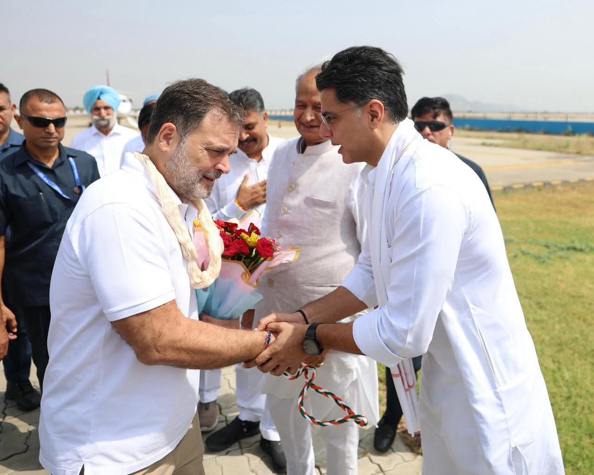 sandeepdevatwa1's tweet photo. आज नेता विपक्ष श्री @RahulGandhi जी का अजमेर, किशनगढ़ हवाई अड्डे पर कांग्रेस के वरिष्ठ नेताओं ने स्वागत किया।

'संगठन सृजन अभियान' के तहत होने वाले प्रशिक्षण शिविर में शामिल होंगे।
📍 राजस्थान @SachinPilot https://t.co/BEXQ8NptdY