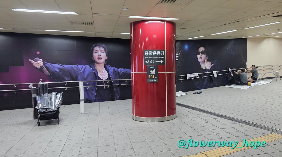 flowerway_hope's tweet photo. 🔊 부산 도시철도 3호선 종합운동장역 9번 출구 및 통��� 랩핑 광고 진행 상황에 대해 전해드립니다. 
현재 통로 랩핑이 진행되고 있지만 늦은 시간까지의 작업은 불가능하기에 오늘은 통로까지만 시행한다고 합니다. 
9번 출구 계단은 내일 완료��다고 하니 조금만 기다려주세요🙏
#jhope #제이홉
#BTS_TOUR_BUSAN
#제이홉_조건없는_믿음으로_응원해