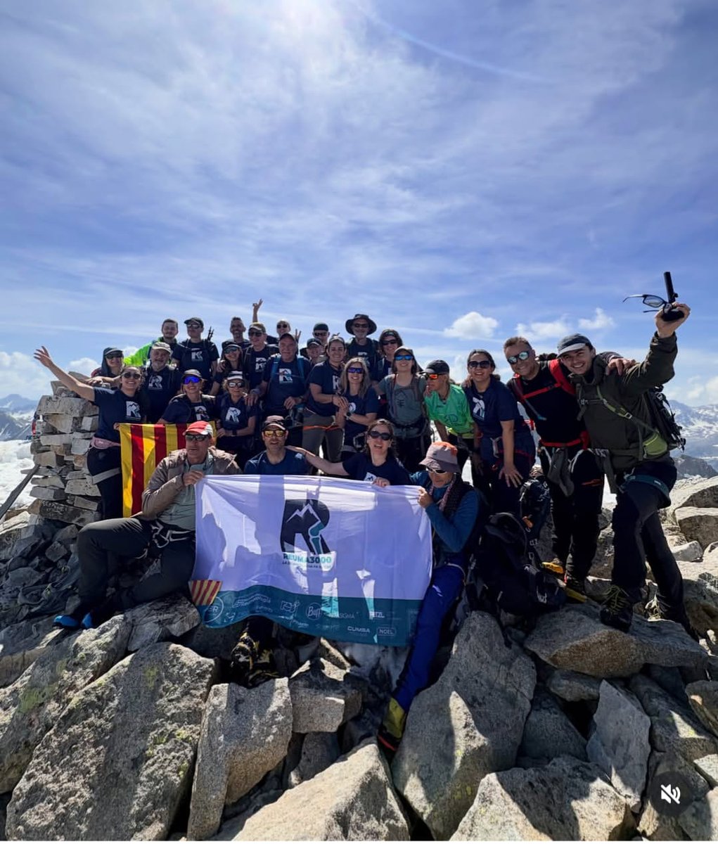 hgermanstrias's tweet photo. 👏⛰️ Felicitem l'expedició de #reuma3000 que ahir va aconseguir pujar al pic Punta Alta de Comalesbienes (3.014 m), al cor del Pirineu català

🏃🏻‍♀️Va participar-hi personal sanitari i 16 pacients amb malalties reumàtiques 

@SCReuma @reu_mas https://t.co/5XY58WjmeO