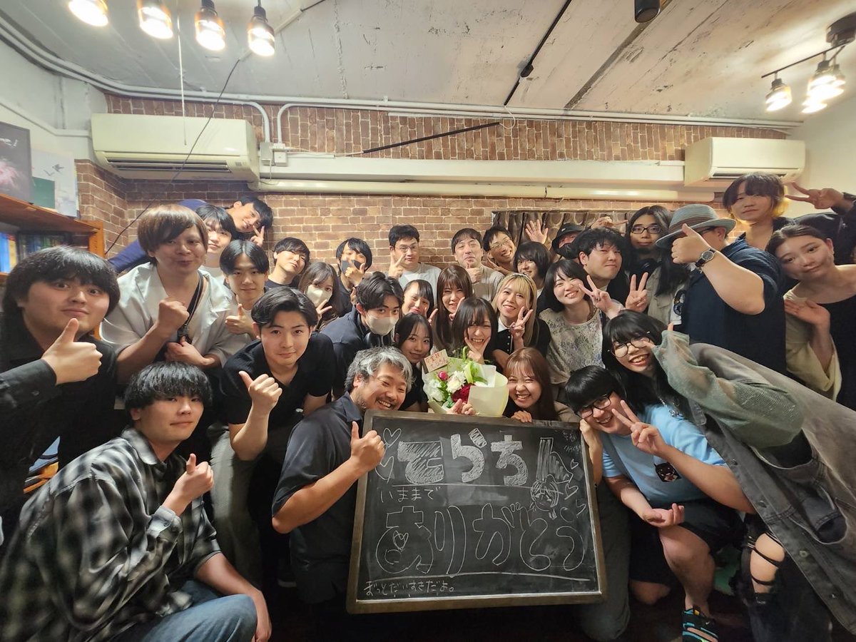 terakoyaya's tweet photo. 8年間楽しいことばかりだったのはみんなのお陰だったよ。
これにて「人狼ハウス渋谷編」第一部　完

ここで人狼はやめようと思ってたけどやっぱりやめれなくてもう少し人狼やらせて下さい。やめる詐欺って言わないで！ゆるして
次回　第二部人狼ハウス梅田編に乞うご期待です。また会おうね https://t.co/FlkuxkEvz2