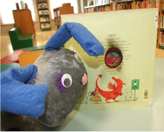 EscolaRB's tweet photo. Visitem la biblioteca! (3r trimestre) 
La darrera setmana, els capibares, vam tornar a visitar a la nostra amiga Mirmiga a la Biblioteca Municipal de Constantí.

Aquest trimestre hem anat dues vegades!, quina sort! Com sempre, allà ens esperaven amb els … https://t.co/PoX6T4Qg6T https://t.co/qt4FrZkbA5
