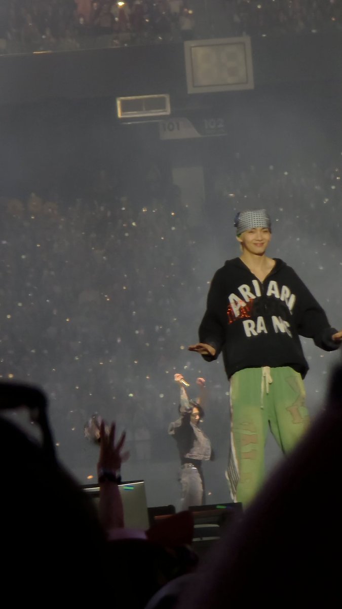 paxtannies2026's tweet photo. Taehyung  : 💜❤️😁😁🎀🧸🌸❤️🩷💜
Jungkook  in the back :  🤣🤪😜🤗🙆‍♀️🕺🏽 https://t.co/R5O7QsDzrw