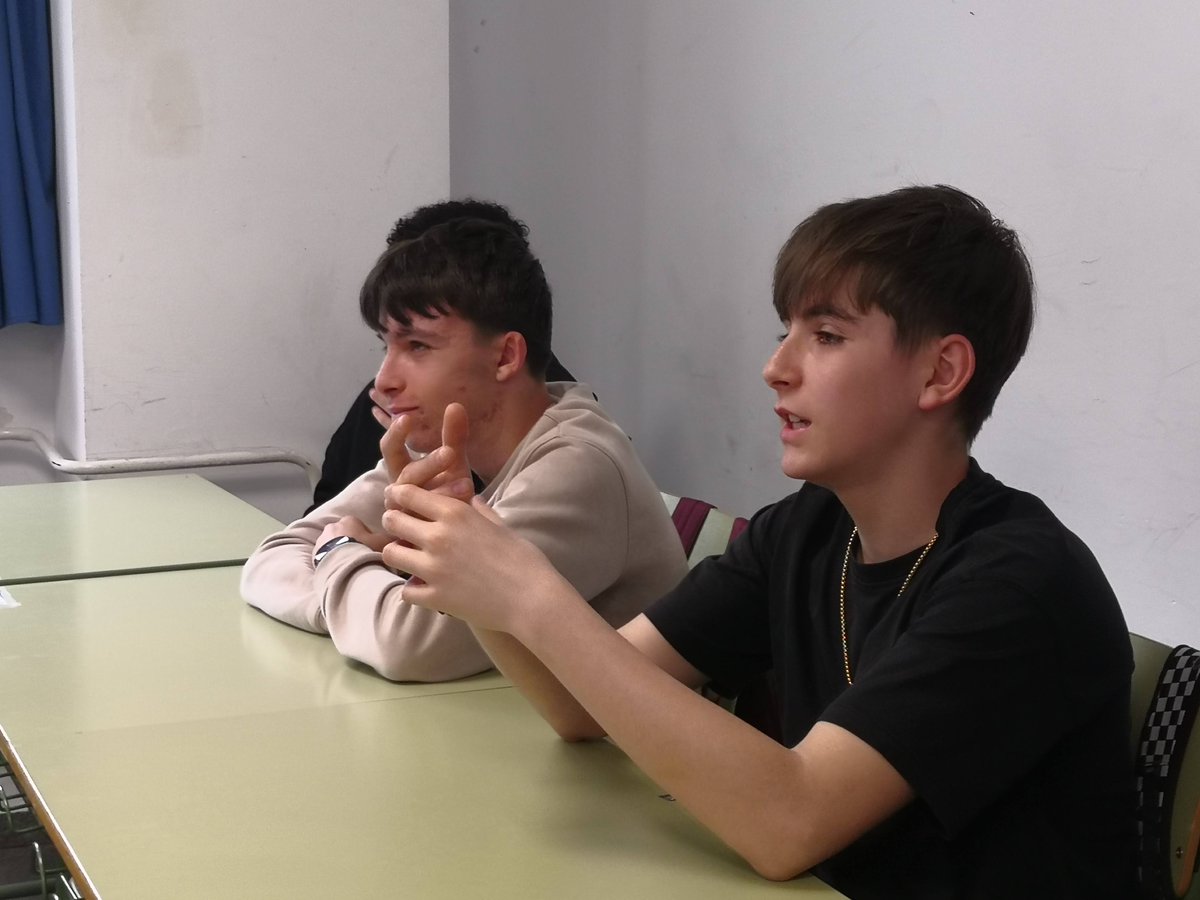 iesvalledealler's tweet photo. Tercer taller del proyecto piloto sobre masculinidades corresponsables e igualdad en el #IESVALLEDEALLER. 
@InstMujeres @DGIAMujer 
https://t.co/3DJHXD7BzZ https://t.co/jlgHuOShSR