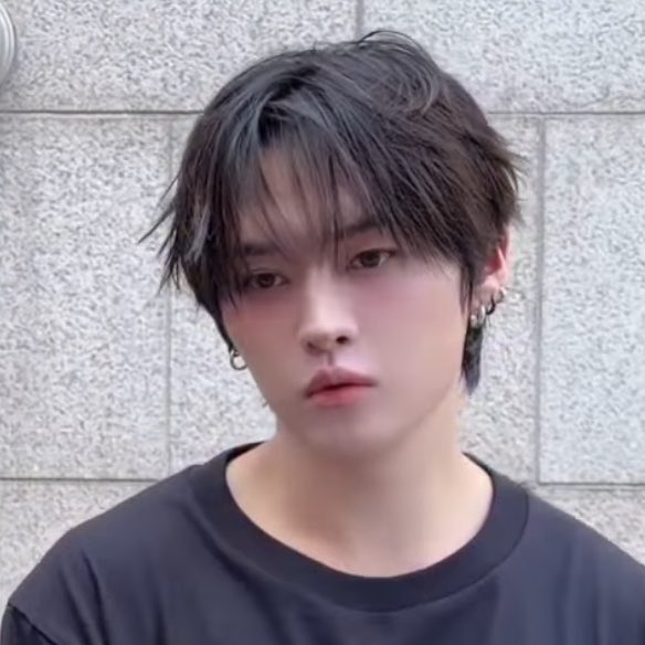 userlinoring's tweet photo. the blush on his cheeks the triangular pouty mouth... pretty girlfriend... https://t.co/9TmJ66mmzQ