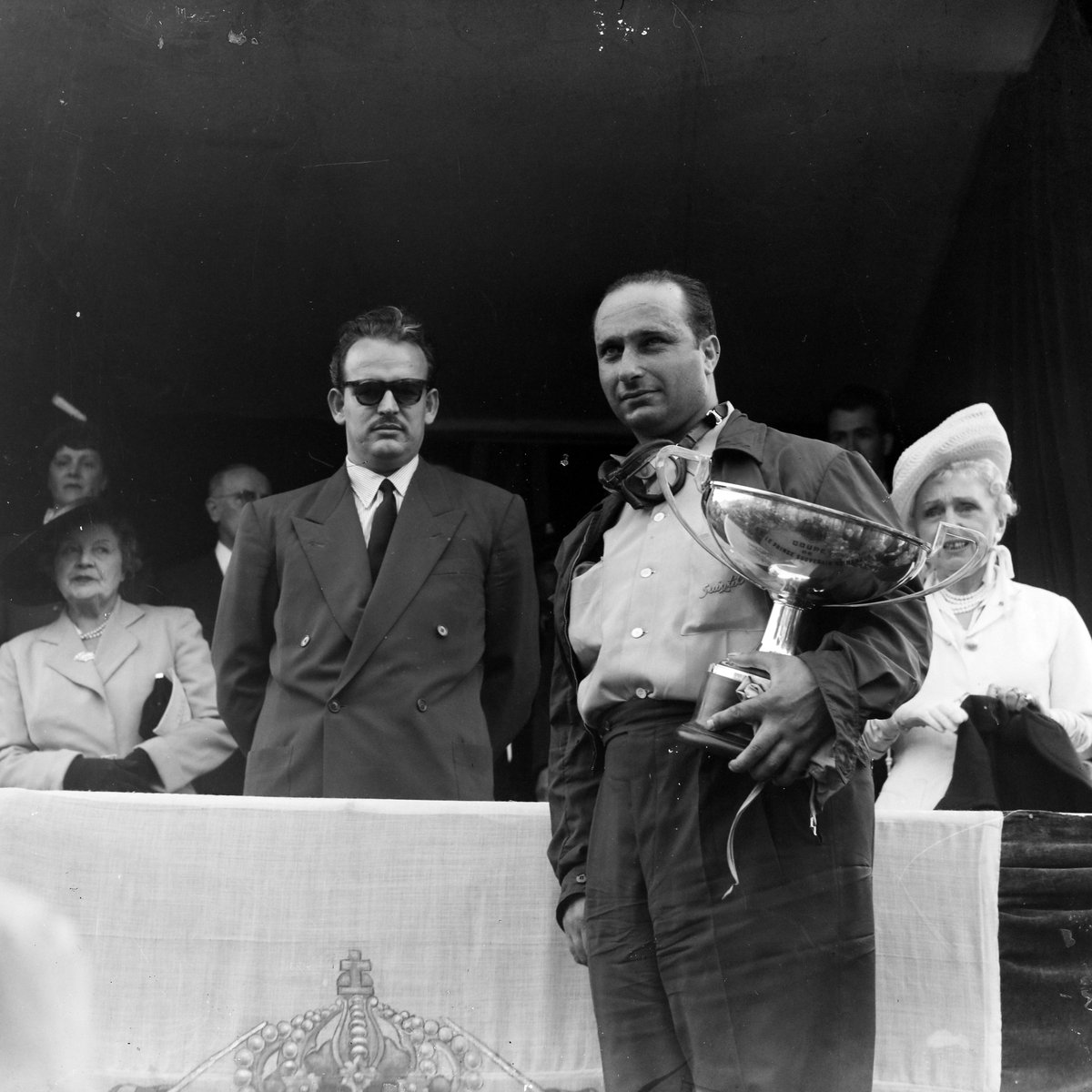 revistafium's tweet photo. 1️⃣ La Fórmula 1 comenzó en 1950 y Mónaco fue la segunda parada del calendario. 

Allí, Juan Manuel Fangio dominó con autoridad, ganando  con un Alfa Romeo tras haber evitado el accidente múltiple de la primera vuelta. https://t.co/3fukRkPgaV