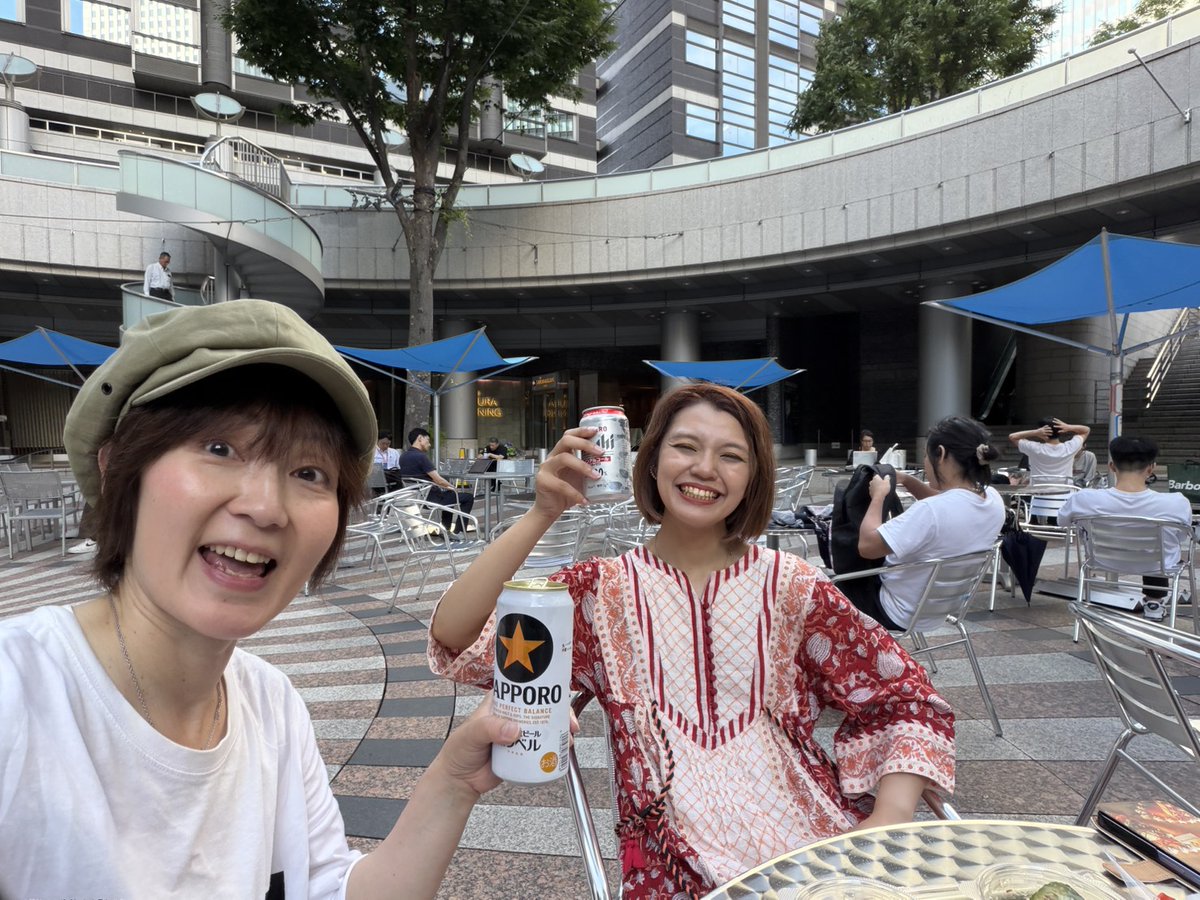 panpanda875's tweet photo. 今日はソロライブに向けて矢原さんにお付き合いいただきました。
楽しかったー！！
真夏日の中、1日歩き回ったので最後は外で一杯🍺
矢原さんとゆっくり話も出来て楽しかった☺

別れ際、頭回ってなくて『長い間ありがとうございました！』って。
引退するみたいな挨拶になってしまった(笑) https://t.co/oOrLeEs7l6