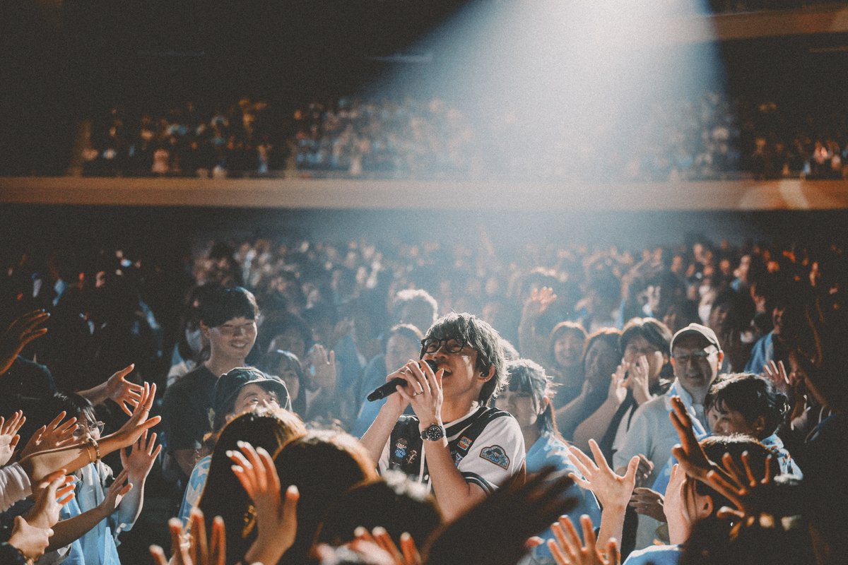 LiveenMu's tweet photo. 川崎鷹也、初となる日本武道館での単独公演開催！全16曲で満員オーディエンス魅了 https://t.co/yuXxkvxfzO 
#川崎鷹也 #日本武道館 https://t.co/Reb1gkexRc