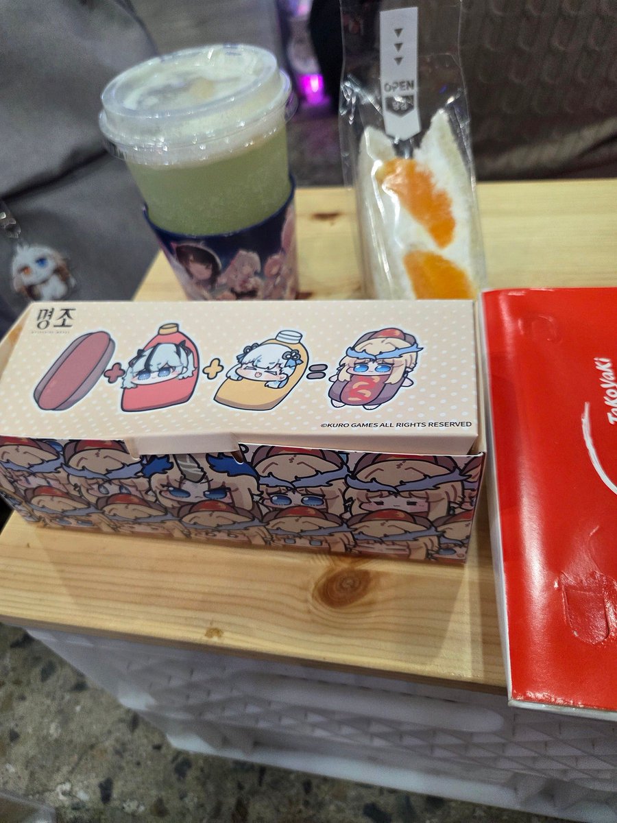 xnsk027's tweet photo. 공식굿즈는 줄이길어서 포기하고 2차창작위주로..무대랑 미니게임으로 즐김 이게맞다 #띵조후기 #띵조페스티벌 https://t.co/hKSCNdpKgi