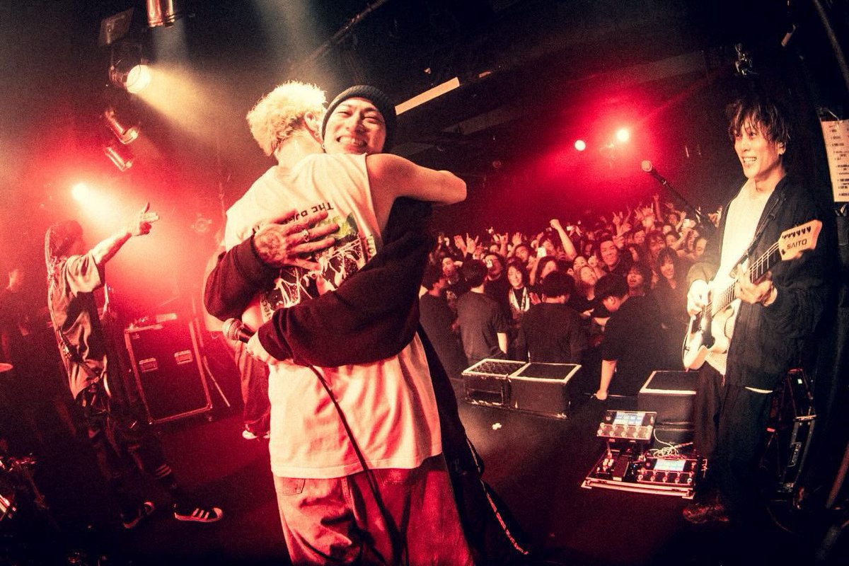 kagami_dexcore's tweet photo. 改めて四国2daysありがとうございました。
coldrainと一緒に居たこの2日間は本当に夢みたいな時間でした
前よりもっと大好きになりました
また一緒にやらせてもらえるぐらい死ぬ気でのし上がります
coldrainのファンの人も本当にありがとうございました😌 https://t.co/GzWGt971yG