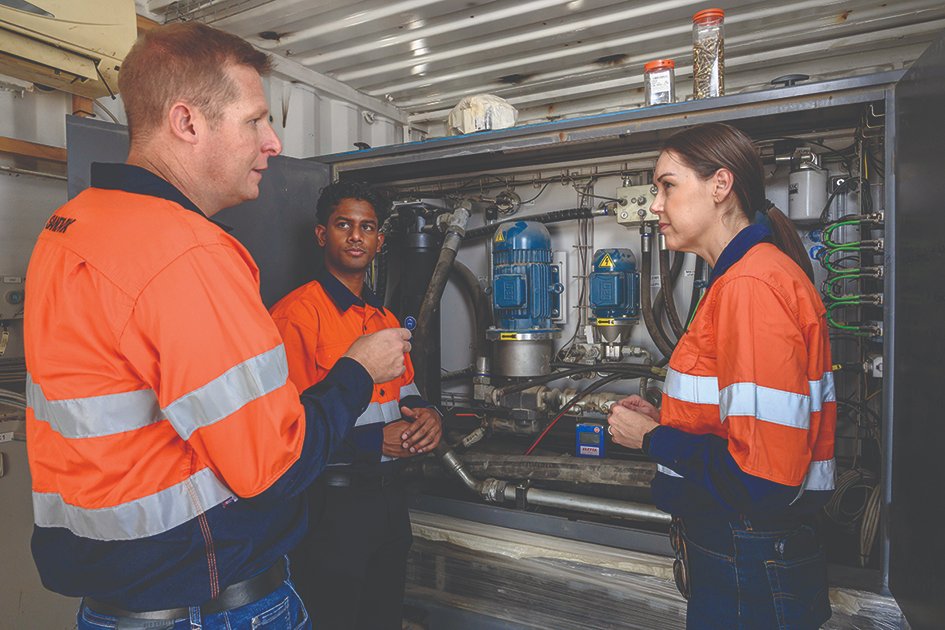 MiningReview's tweet photo. #SandvikRockProcessing is seeing growing demand for its engineered-to-order crushing and screening solutions which are designed around each mine’s specific operating conditions and needs. 

Read here: https://t.co/TbAp76vOlF

#crushingandscreening #mobilecrushingandscreening https://t.co/P7h5UF5QnF