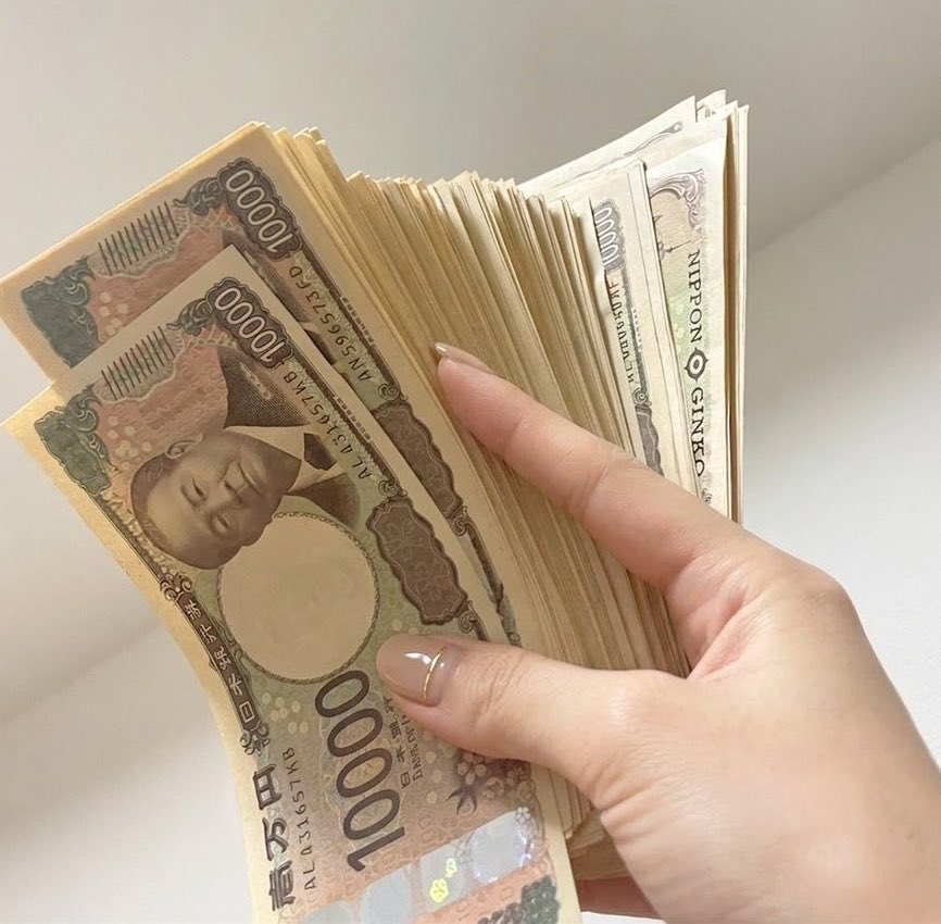 GraceBerryEnt's tweet photo. 遊びにいけるヒ◯くんいる？
もちろん貸し切りで https://t.co/vgrNIjwz22