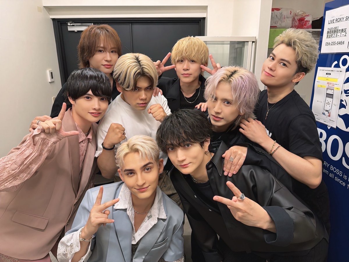 JXJ_official's tweet photo. ╭━━━━━━━━━━╮
　ONE X ONE静岡公演！
╰━ｖ━━━━━━━━╯
静岡を皮切りに始まる対バンツアー！
初日公演が無事終了いたしました👏
ゲストのPeruPinesさん、やがみさん最高のステージをありがとうございます🎤
次のツアー会場は6/14名古屋！
皆様のご来場お待ちしております✨️
#JXJ https://t.co/VmaTBAY3aF