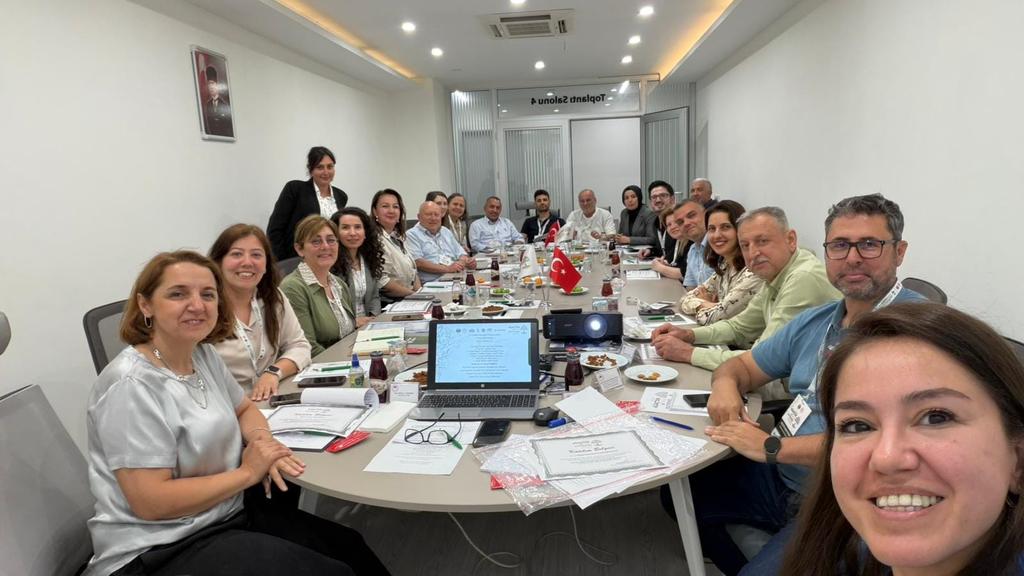 izmirzae's tweet photo. Manisa'da düzenlenen "Asırlık Ağaçtan Sofraya Zeytinyağı Çalıştayı"na Enstitümüz Dr. Berna YILDIRIM, Dr. Latife CARAN ERTEN ve M. Kerem SAVRAN ile katıldı. Çalıştayda; kalite standartları, sürdürülebilir üretim, markalaşma ve gıda güvenilirliği konuları ele alındı. #tagem https://t.co/ylovcWla4T