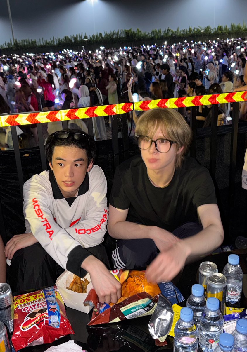 neukcore's tweet photo. 하.. 들어가자 https://t.co/TbtUYmVnuZ