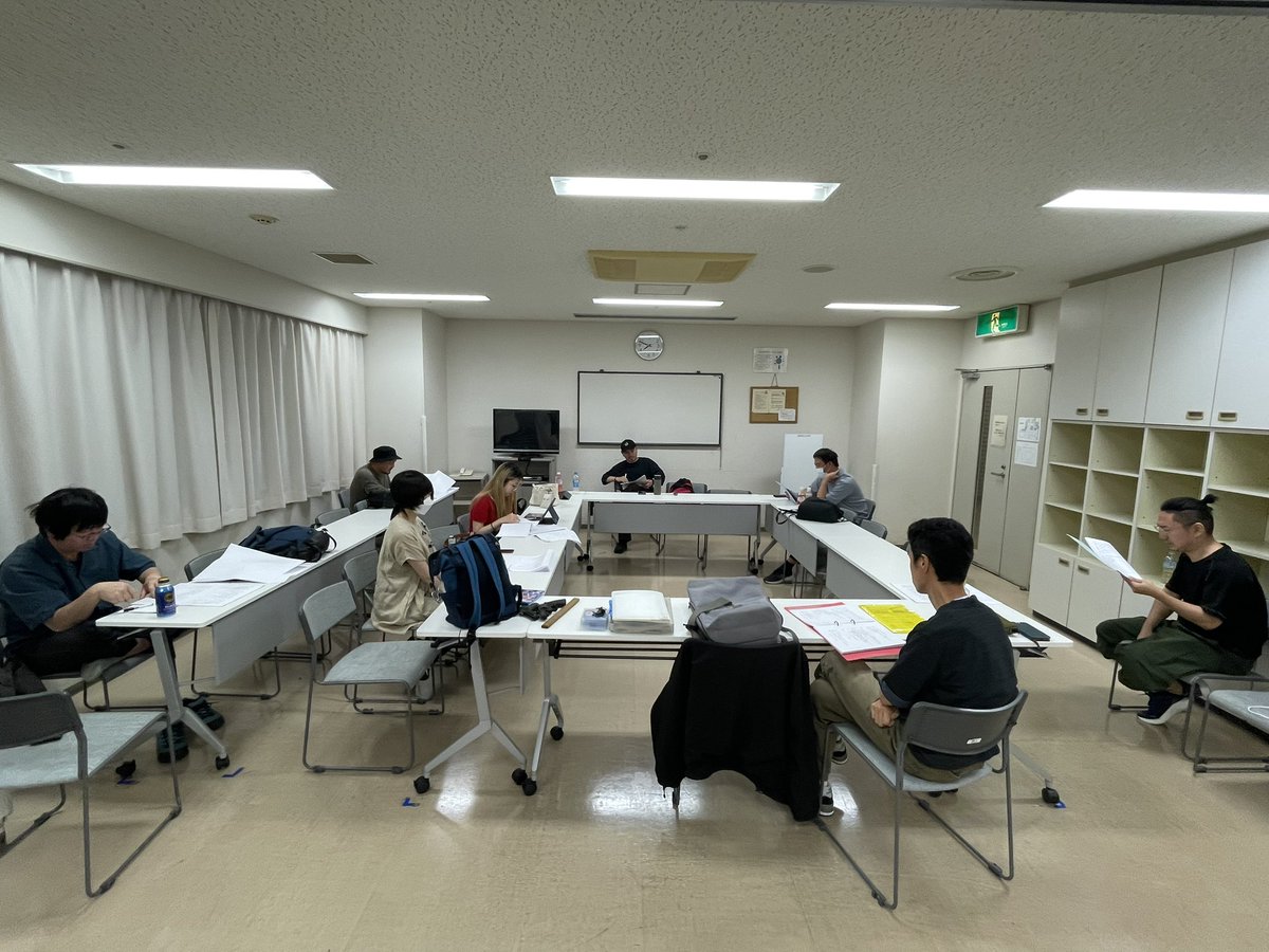 koko_machida's tweet photo. お疲れ様です！
最近の稽古風景です📷
配役が決まり、台本読みにも力が入っています。
公演の詳細は今後HPやこのアカウントでお知らせしていく予定です。
今年は役者紹介とか出来たらいいなと………！ https://t.co/EWrvWxsbK9