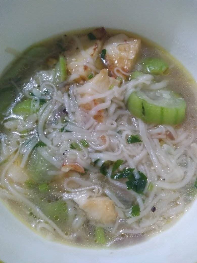 Ememchan8's tweet photo. 5.) Patola with lobster balls and misua.
6.) Lumpiang bangus (milkfish) with veggies (better than lumpiang shanghai imo)
7.) Sinigang na hipon (shrimp sour stew w/veggies) 
8.) Kare kare https://t.co/1MkFWwup4u