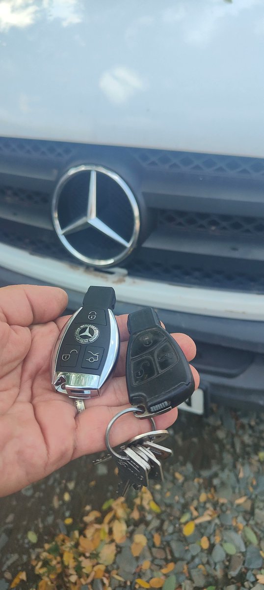 Petrut_u's tweet photo. Sprinter cu o singură cheie? E doar o chestiune de timp până rămâi blocat. 🚐🔑 Am adăugat cheie de rezervă — venim la tine, garanție inclusă. Tu ai cheie de rezervă la dubă?

📞 0767 926 494

#CheiAuto #MercedesSprinter #PiatraNeamt https://t.co/qCZEIQcVtU