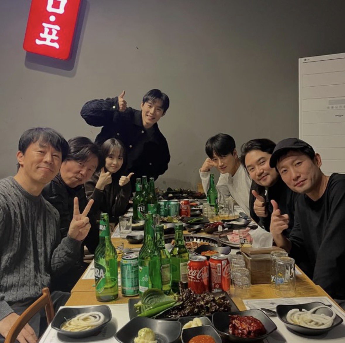ffecuTe's tweet photo. 260601 최덕문 배우님 인스타그램 #김성철

골드랜드 쫑파티인가?
주연배우들끼리 착둥이샷 https://t.co/smATwKl6v1