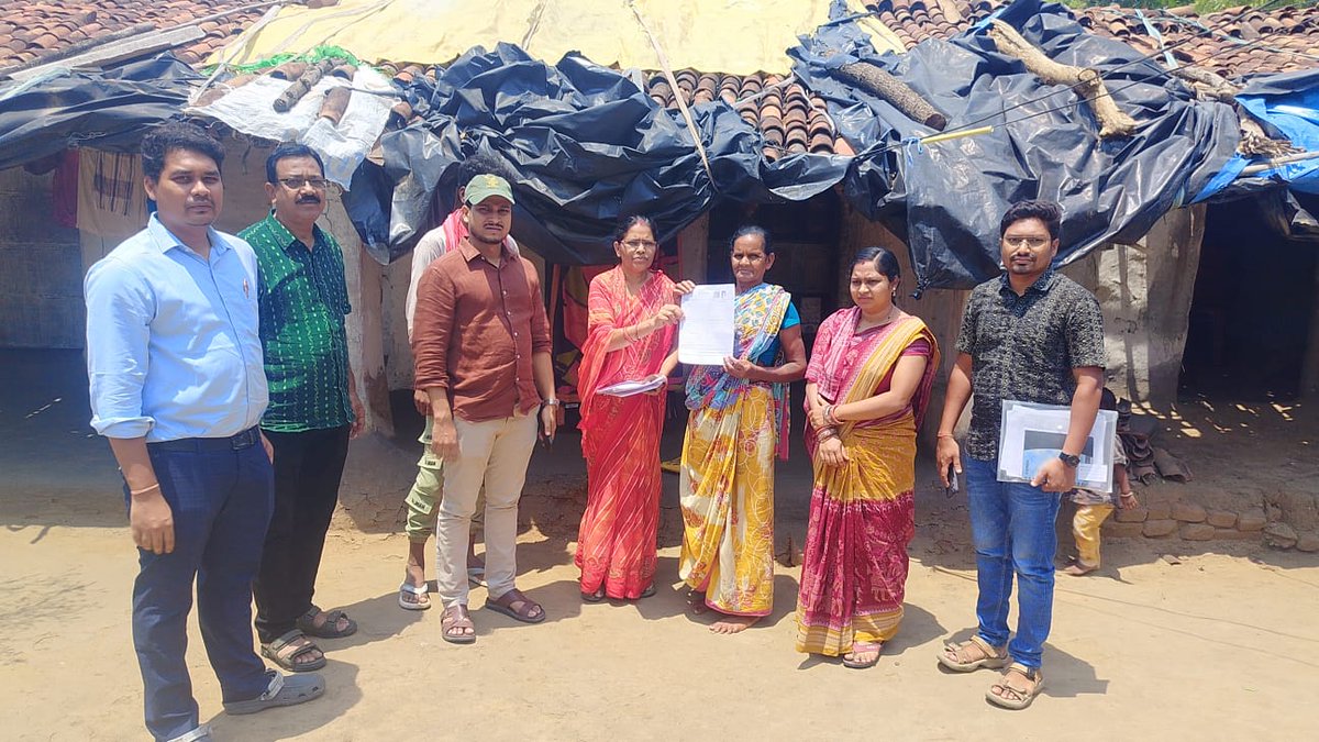 bdopuintala's tweet photo. Distribution of enumeration form by BLOs &amp; supervision of SIR activities in Atgaon &amp; Duspur GP by AEROs.
@ECISVEEP @OdishaCeo @CollectorBgr https://t.co/fqLUPDAjU3