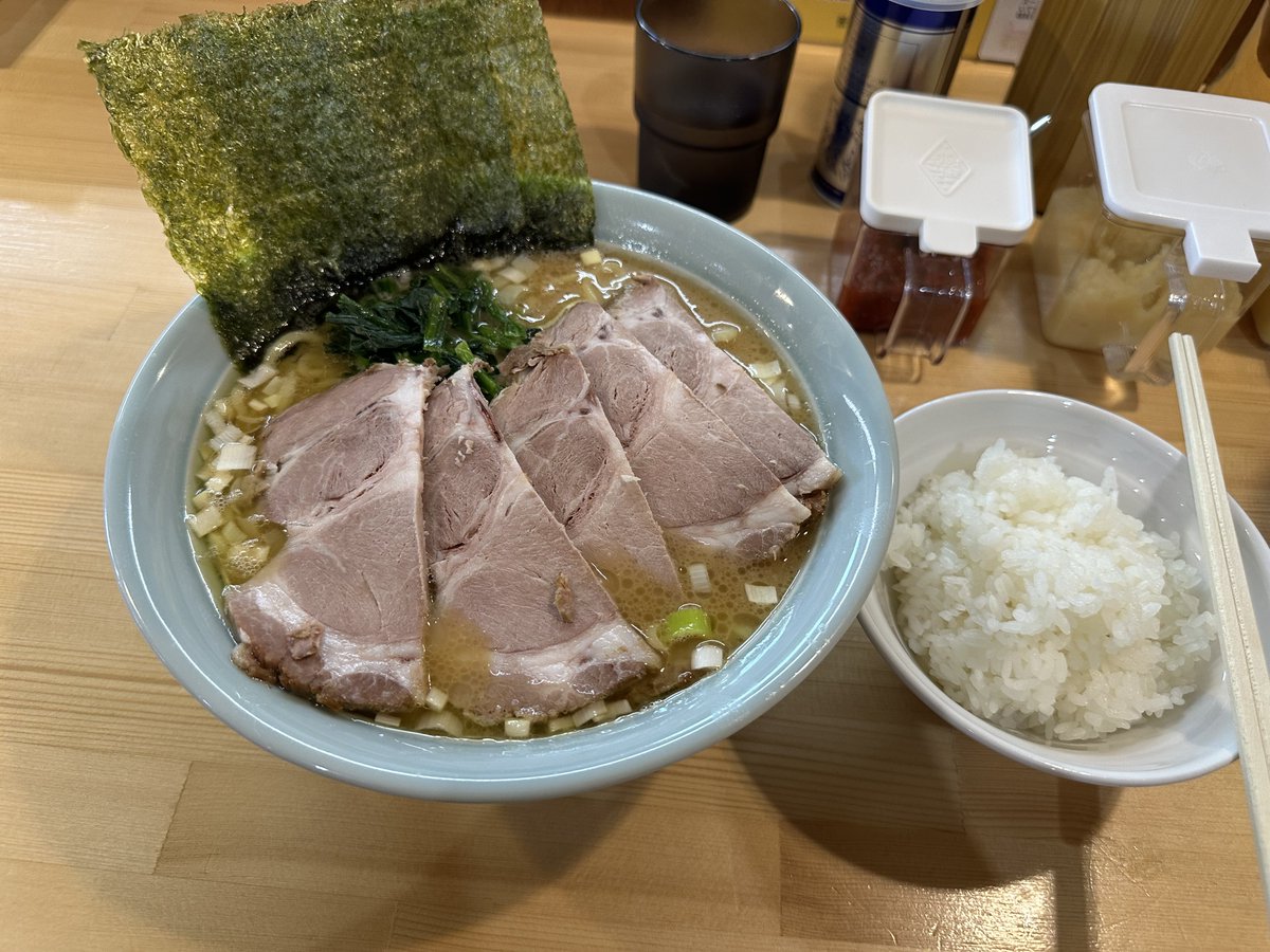 flu__x's tweet photo. 家系らーめん鷲@米沢市花沢@Eaglest_ 
しょうゆチャーシュー大盛ｶﾀﾒｺｲﾒｵｵﾒライス🍚
いつもの🙋‍♂️ｺﾞﾁｿｻﾏ🙏 https://t.co/cCgjGSl528