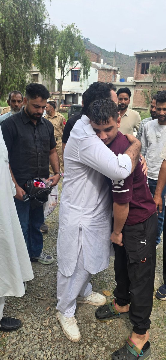 chzulfkarali's tweet photo. Visted at the residence of Mohd Yasir World Champion Boxing under 15, conveyed my best wishes for all the sucessful  life. https://t.co/fzqj13RSBI