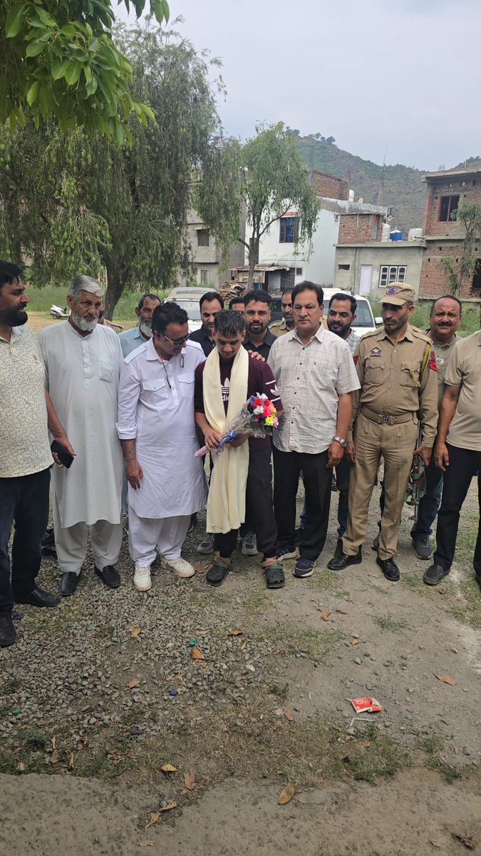 chzulfkarali's tweet photo. Visted at the residence of Mohd Yasir World Champion Boxing under 15, conveyed my best wishes for all the sucessful  life. https://t.co/fzqj13RSBI