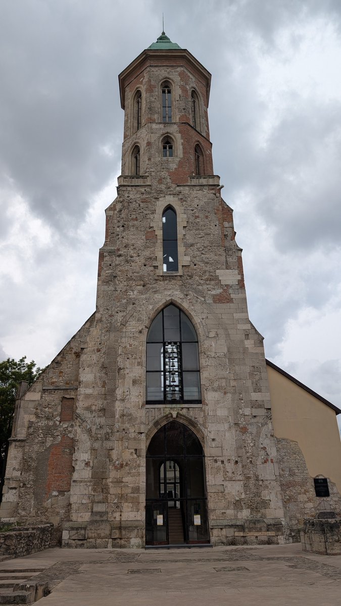 JasonStewart74's tweet photo. Buda tower. Remains of 13th century gothic church of Mary Magdalena, destroyed in WWII https://t.co/weQfLOGHiz