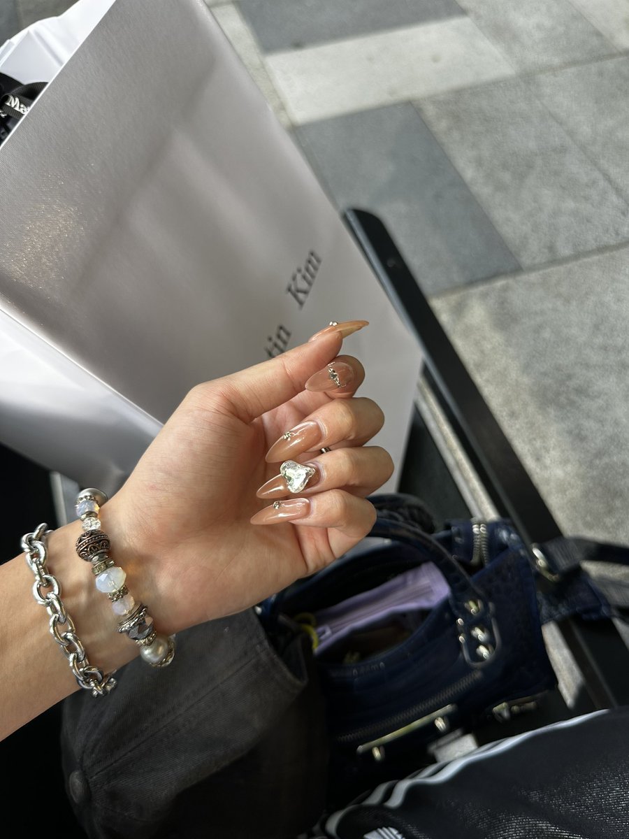 ___uno_k14___'s tweet photo. ネイルを変えて仕事モチベ上げ✌️✨
最近はワンホンがお気に入り、、、！月初、6月頑張りましょうー！！！ https://t.co/349P4bToYN