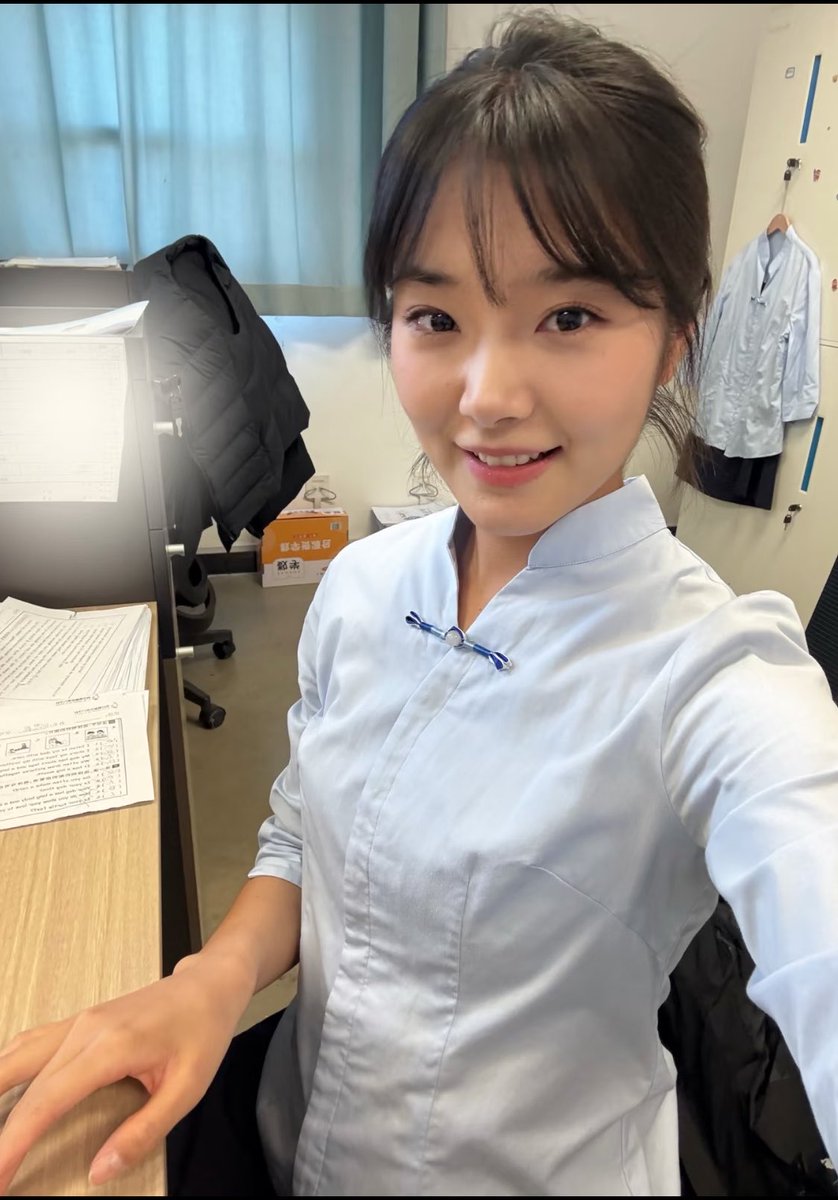 ViluS22's tweet photo. 小学老师在学校上班的真实样子
#记录吧就现在 #浪漫生活的记录者 #上班的样子 #班主任日常 #小学老师 #教师日常 https://t.co/7YbcaQhm6P