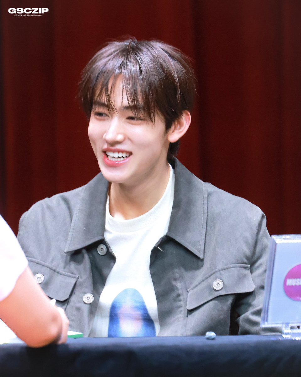 GSCZIIP's tweet photo. 260525 MUSIC ART FANSIGN

#CORTIS #코르티스 #SEONGHYEON #성현 https://t.co/WBQQYDOcgs