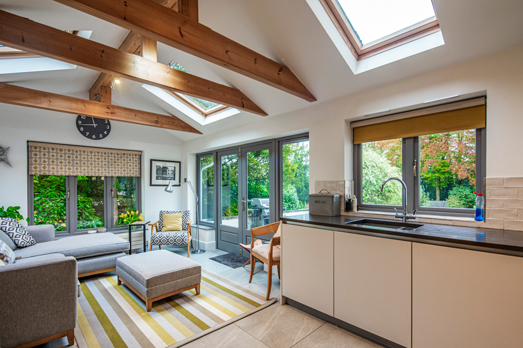 Warmingham's tweet photo. A beautifully presented detached house of 2,917 sq ft  benefitting from total renovation by the current owners and offering high specification within stunning landscaped gardens of 0.6 of an acre.  Streatley.  £1,650,000. #OpeningNewDoors #Property https://t.co/cWZhYk2vYy https://t.co/4X29GAGpHP