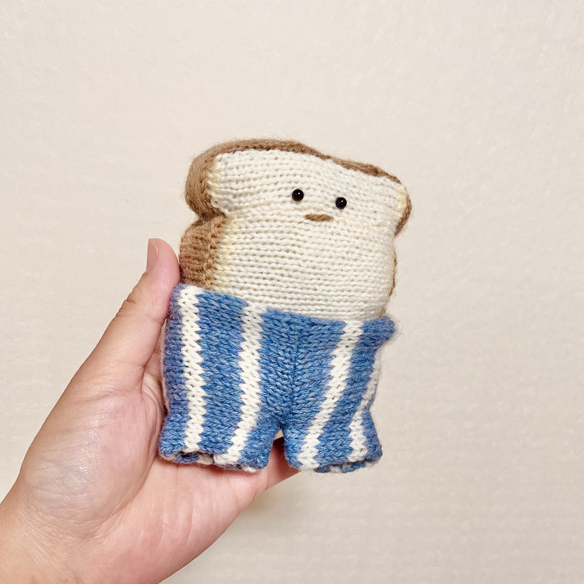 AmuOdeco's tweet photo. 本体のサイズやデザインは直す予定なんだけど、食パンさんはトランクスを履くことにしました！🍞 https://t.co/IP2PDoHMdq