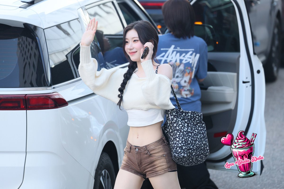 Modelryeong absolutely amazing 🤧😳🫶 #ITZY #MIDZY #CHAERYEONG #채령