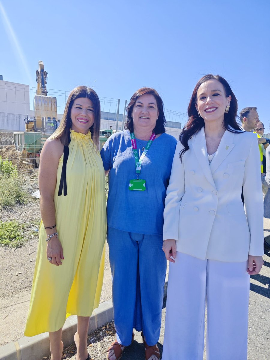 CSIFExtremadura's tweet photo. CSIF valora muy positivamente la presentación de la II fase del Hospital Universitario de Cáceres.
Nuestra organización ha acompañando a la consejera de Sanidad, Sara García Espadas, y a la gerente del SES, Encarnación Solís, en el inicio de este periodo de ejecución.
#CSIF+EsMás https://t.co/lst1PH10TV