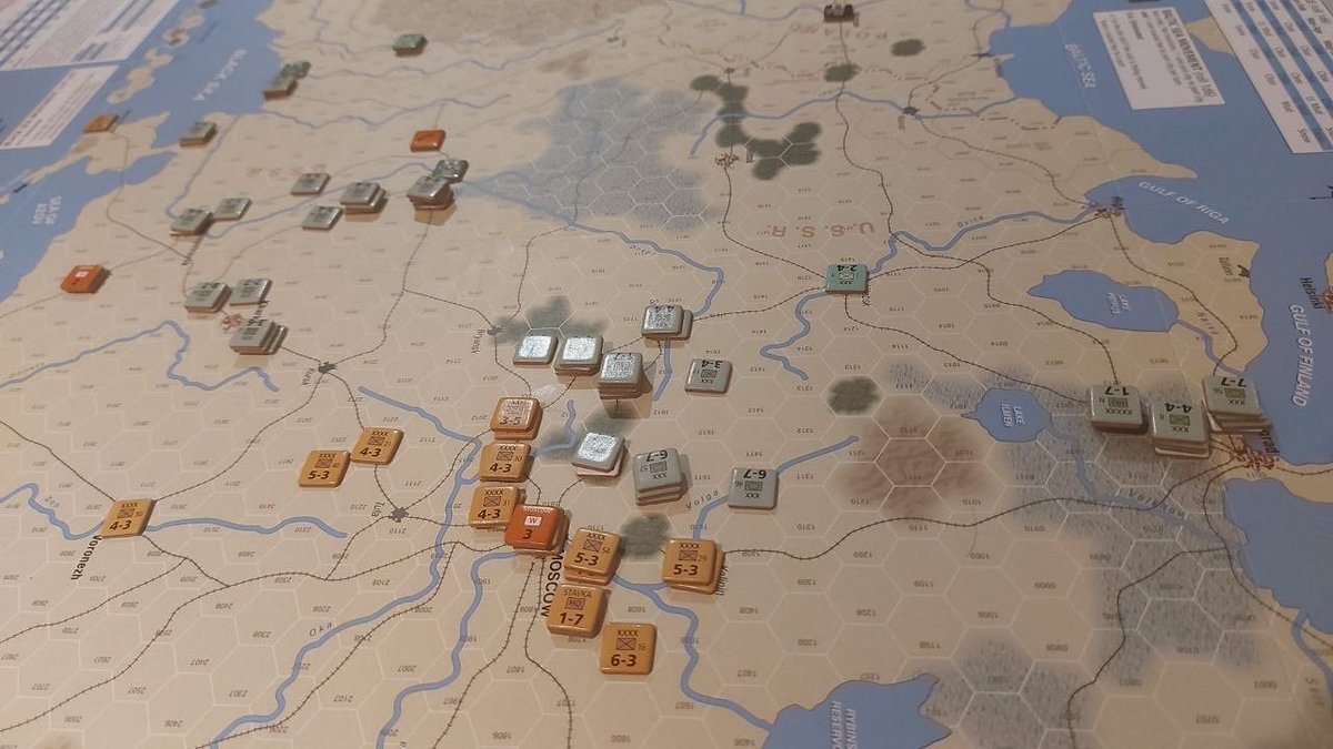 franjo_bf's tweet photo. @Yorchboardgamer @Mountain_Navy @DevirIberia @gmtgames Lo más me gusta de TRC es su elegancia como simulación. Con muy pocas y sencillas reglas, aúna los elementos clásicos de este frente (el Schwerpunkt y éxitos iniciales alemanes, distancias interminables, el clima, la admirable resiliencia rusa…) en un juego muy tenso y divertido https://t.co/4qfnkfjY9x