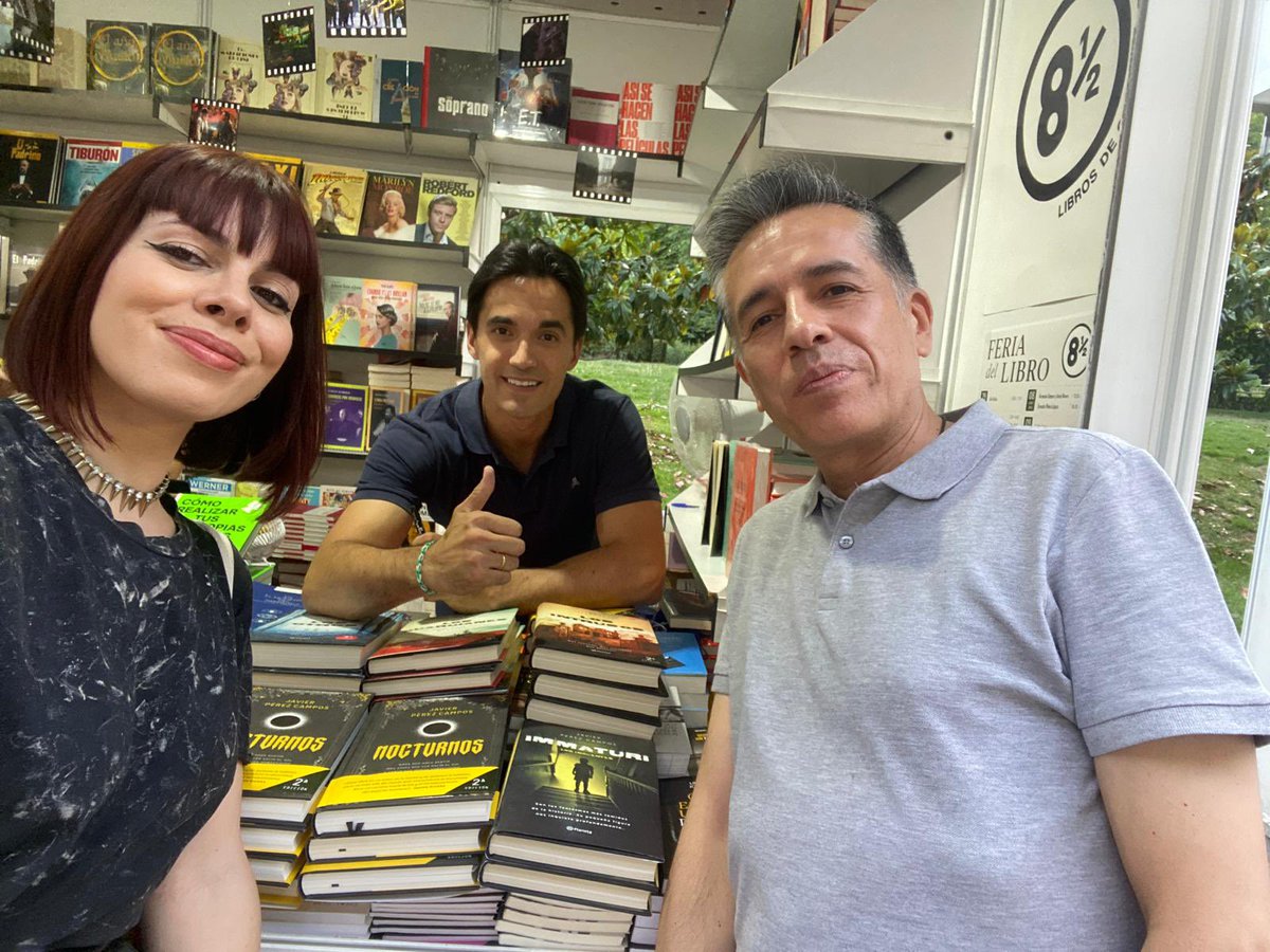 JaviPerezCampos's tweet photo. Llevo 13 años firmando en la Feria del Libro de Madrid, y siempre me sorprendo igual con las cosas bonitas que pasan. Mil gracias a todos los que vinisteis con vuestros libros, o simplemente a saludar. ¡Fue un placer!
Y el sábado 13 junio más. De 19:30 a 20:45, caseta 269. https://t.co/gfz6tG4ZKm