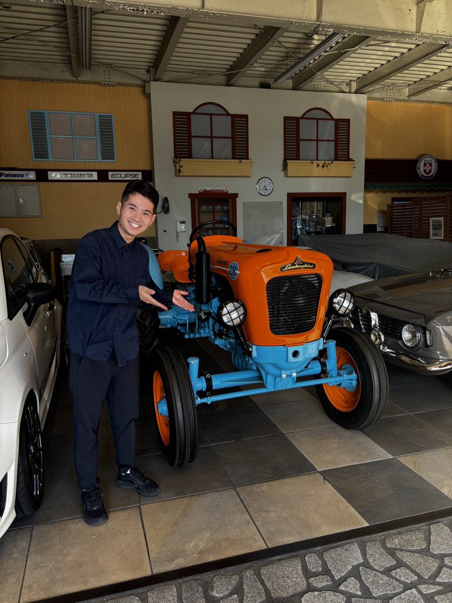 yo___ono's tweet photo. ランボルギーニの原点は“トラクター”🚜

スーパーカーのイメージが強いですが、
創業時は戦後に余った軍用部品を活用して
トラクターを製造したみたいです👀

現在でもイタリアでは
Lamborghini Trattoriとして
農業機械ブランドが存在しています🇮🇹

皆さん知ってましたか？
僕は今年知りました😂 https://t.co/CJXzZa1oqi
