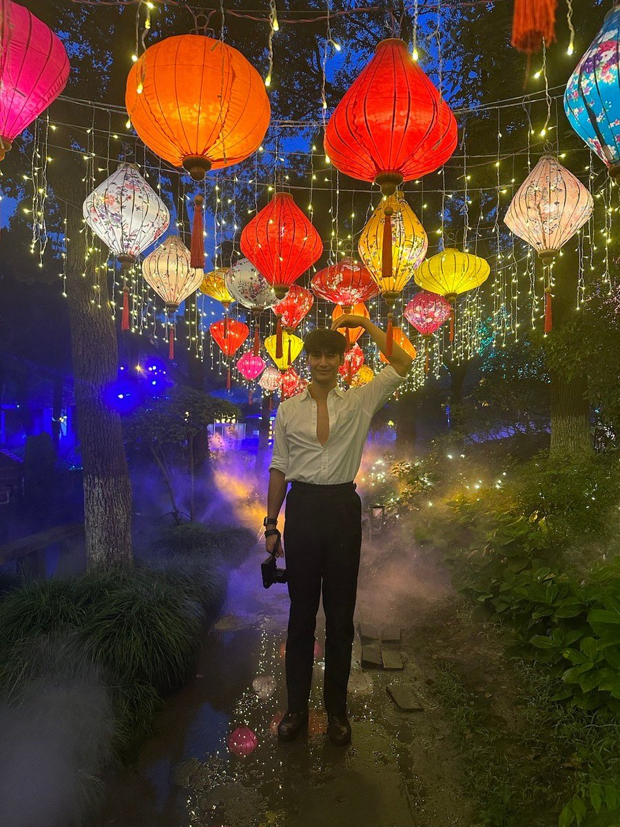 naizawin's tweet photo. Apo is like the Sky never ask for attention, yet everyone looks. 🩷

#ApoNattawin @Nnattawin1 https://t.co/jtJFIzYHME