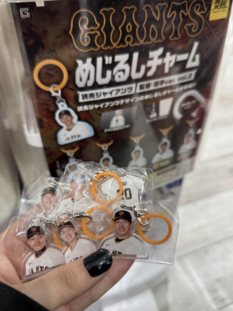 6wzo0's tweet photo. やっぱり阿部ちゃんがいるvol.1は無くなってた😭😭😭😭#Giants https://t.co/lgfbV7mxOu
